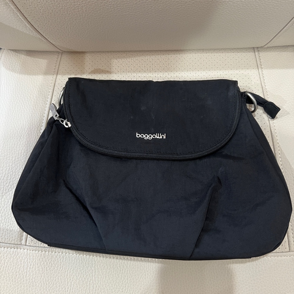 Baggallini Black Women's Bag